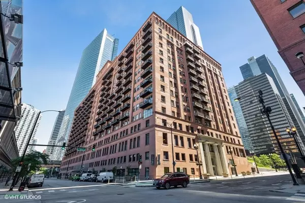 165 N CANAL ST #726, Chicago, IL 60606