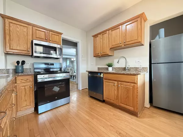 Oak Park, IL 60304,831 Home AVE