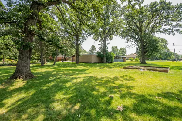 Highland Park, IL 60035,1912 Old Briar RD