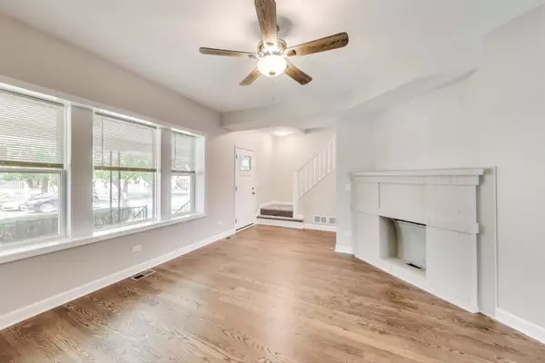 Chicago, IL 60634,3909 N New England AVE