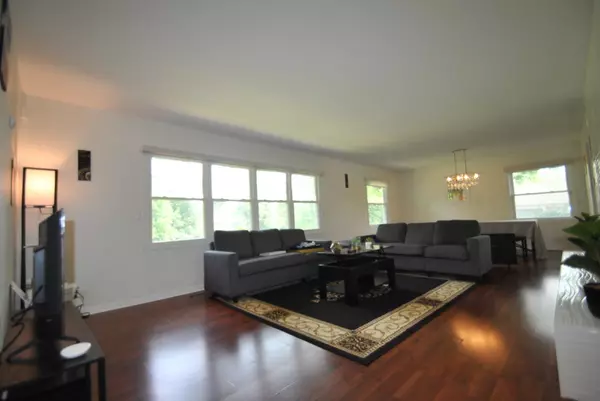 Flossmoor, IL 60422,2747 Perry RD