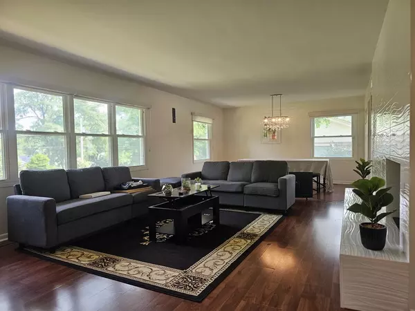 Flossmoor, IL 60422,2747 Perry RD