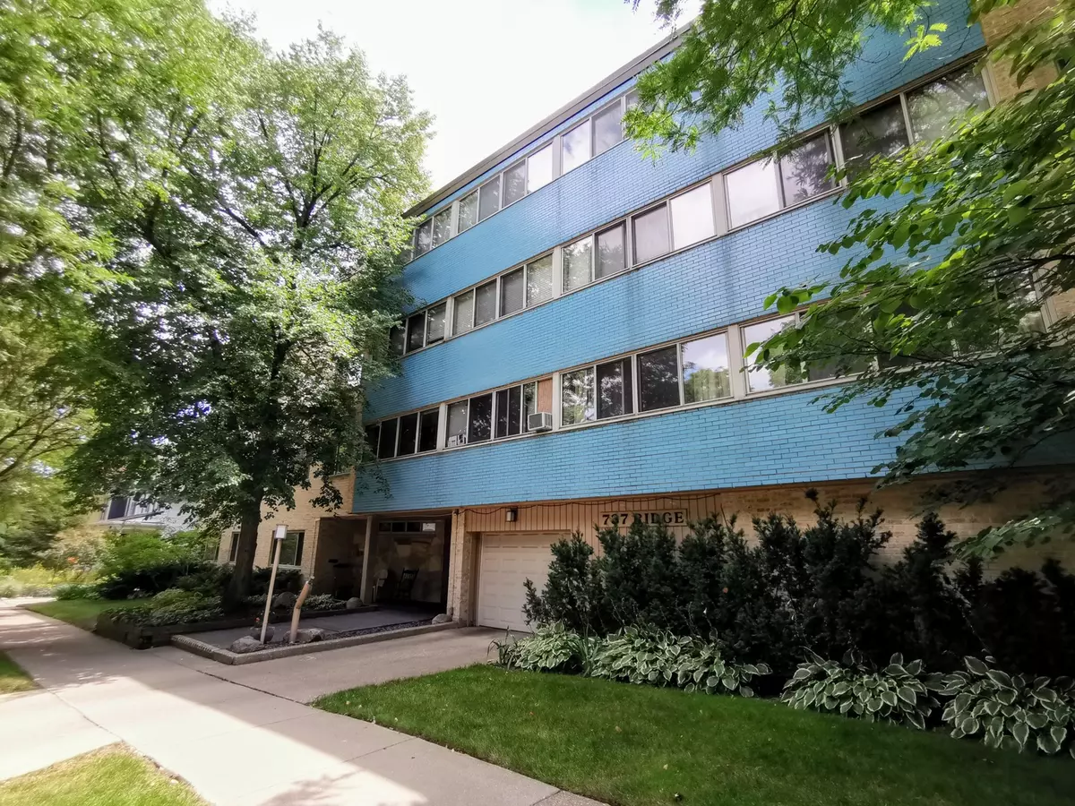 Evanston, IL 60202,737 Ridge AVE #1K
