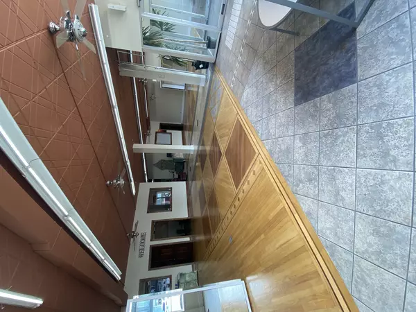 Niles, IL 60714,8037 N Milwaukee AVE N