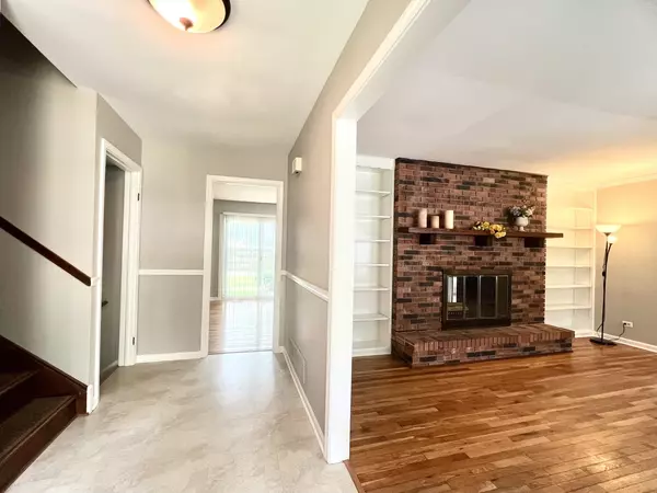 Naperville, IL 60540,25W135 ESSEX AVE