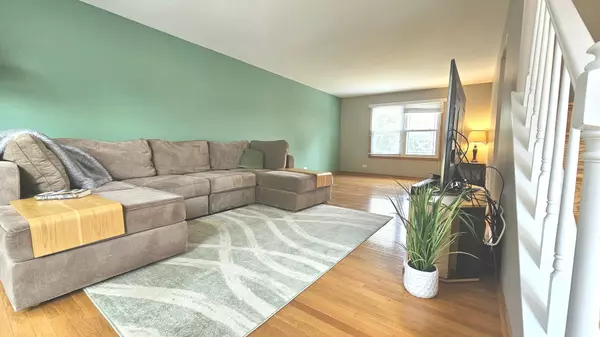 Carol Stream, IL 60188,1083 COUNTRY GLEN LN
