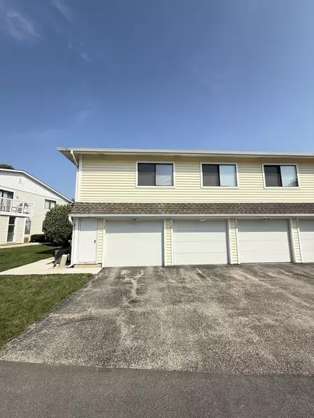 724 Whitesail DR, Schaumburg, IL 60194