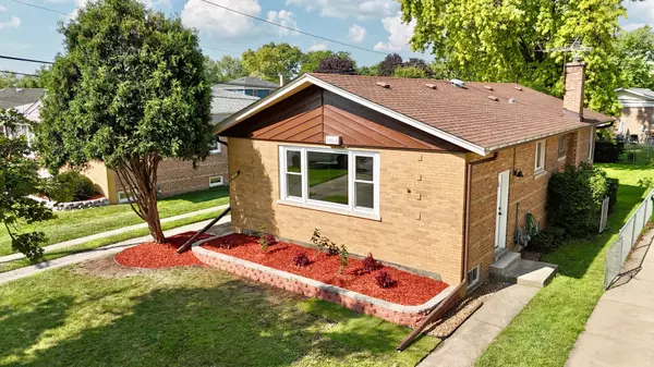 10012 S 52nd AVE, Oak Lawn, IL 60453