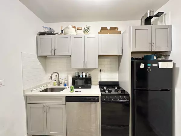 Chicago, IL 60660,5710 N WINTHROP AVE #107