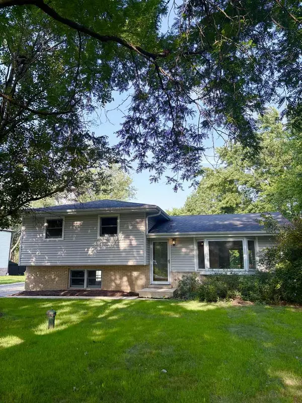 5S426 Columbia ST, Naperville, IL 60563