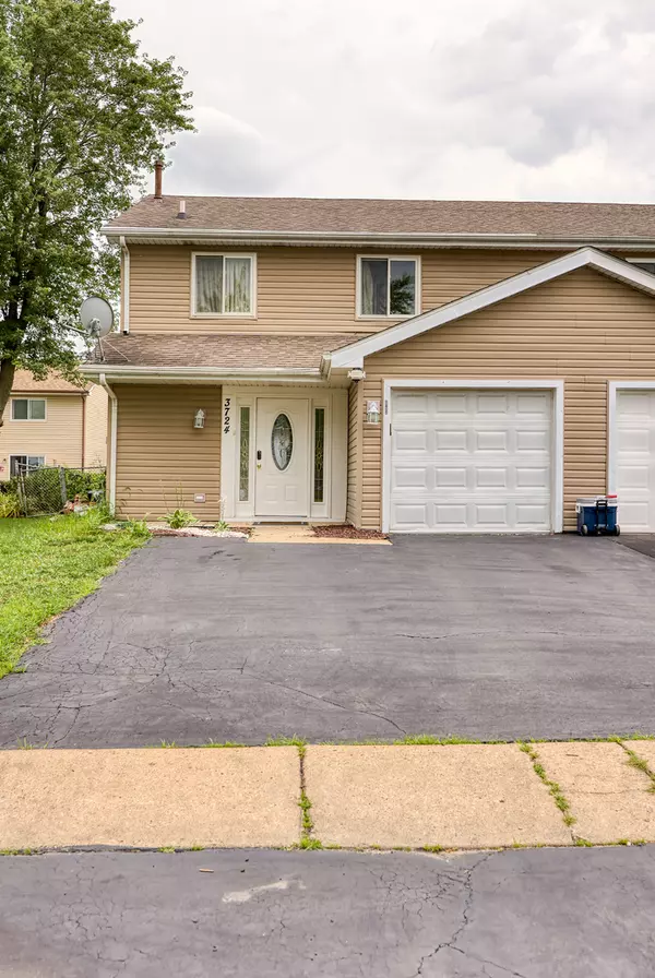 3724 Merrimac LN E, Hanover Park, IL 60133