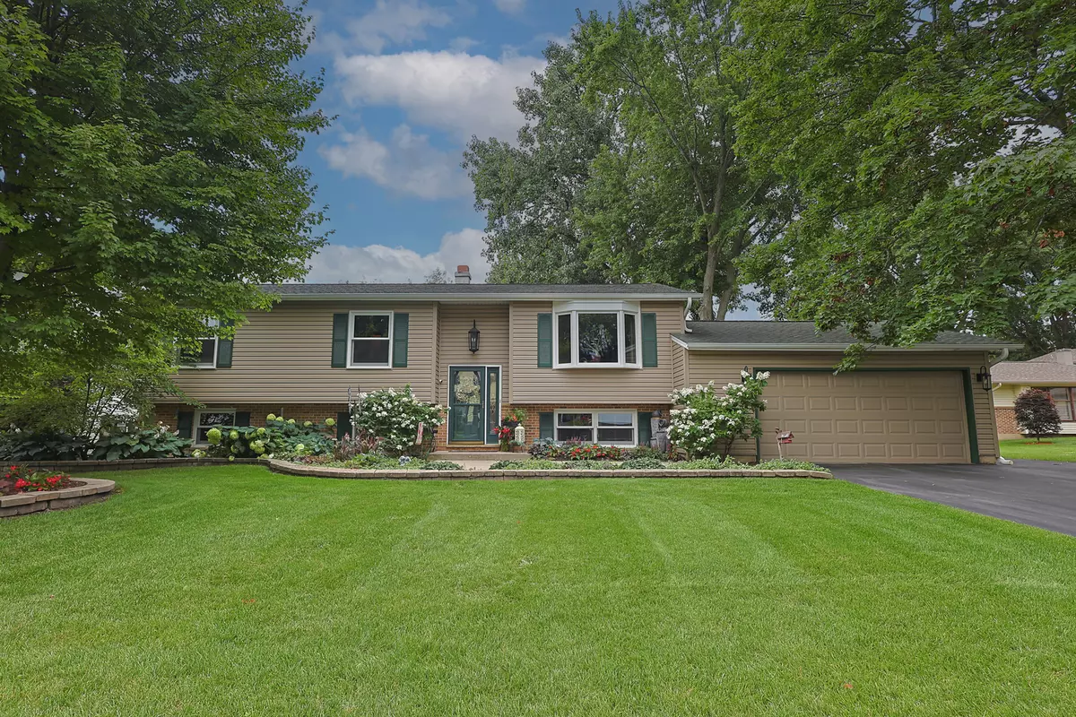 Grayslake, IL 60030,17613 W Meadowbrook DR
