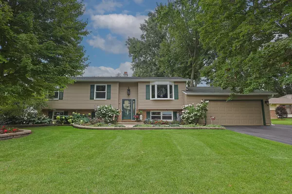 17613 W Meadowbrook DR, Grayslake, IL 60030