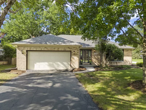3203 Barnes LN, Naperville, IL 60564