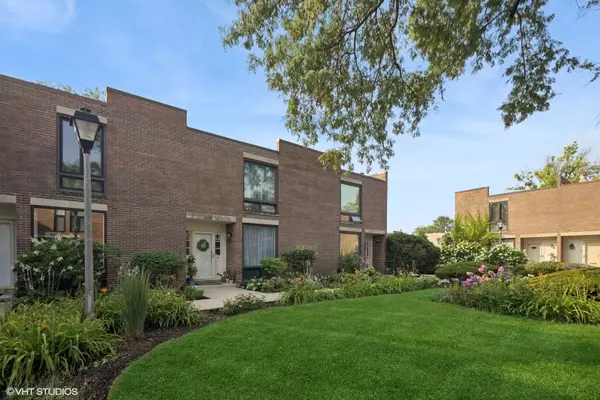 14 Birch Tree CT, Elmhurst, IL 60126
