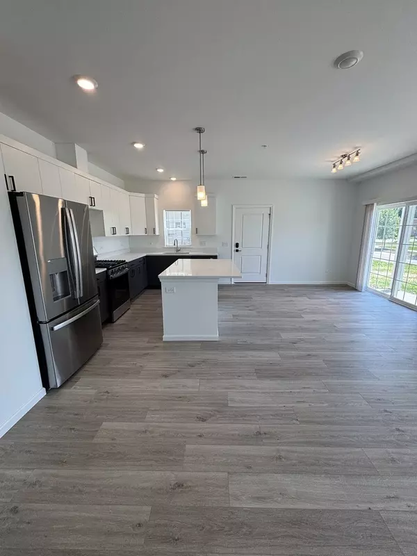 St. Charles, IL 60174,30 S 14th ST #E
