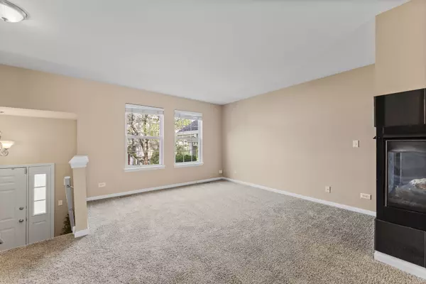Round Lake, IL 60073,582 Holiday LN