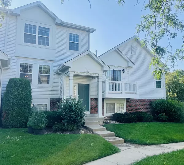 Round Lake, IL 60073,582 Holiday LN