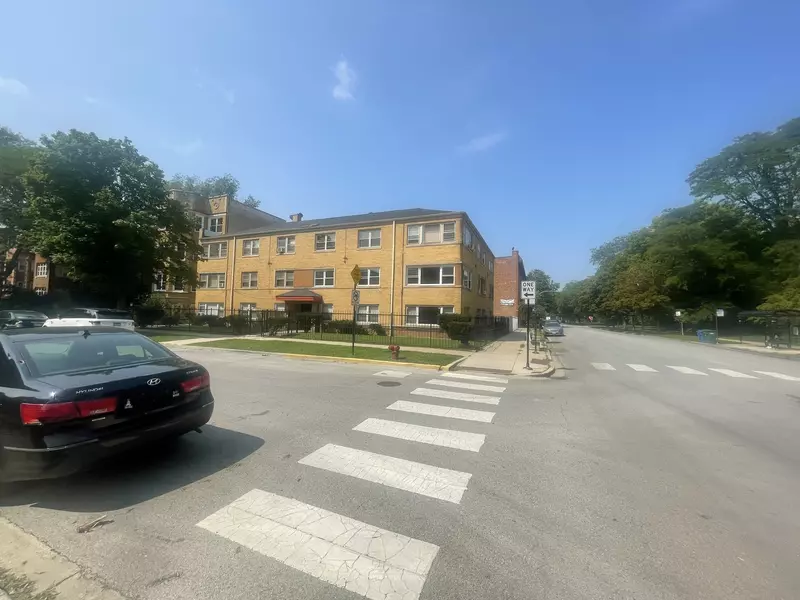 6700 S PAXTON AVE #102, Chicago, IL 60649