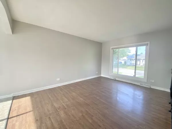 Glenwood, IL 60425,130 N Oak LN