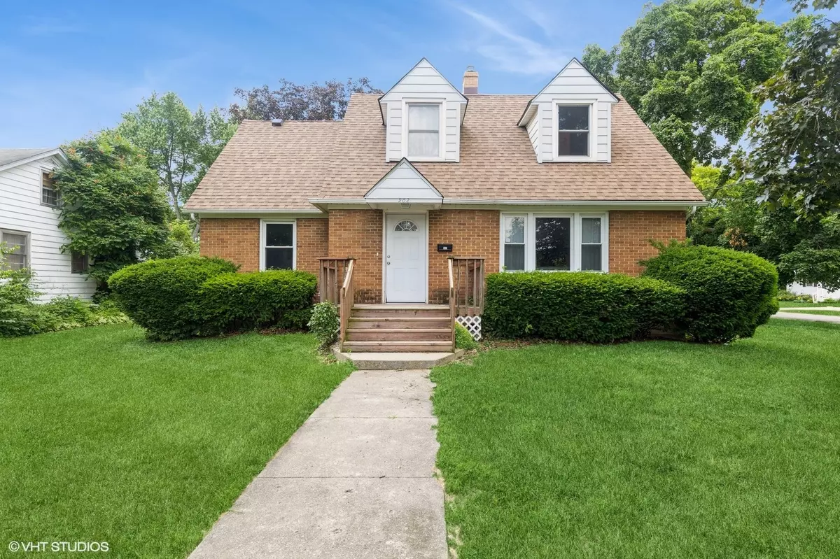 Woodstock, IL 60098,902 Bunker ST