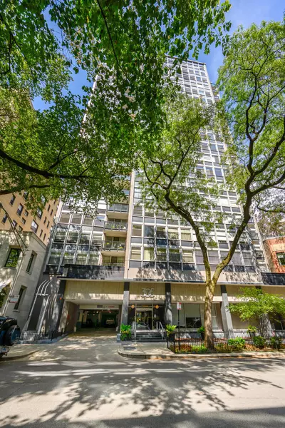 30 E Elm ST #12C, Chicago, IL 60611