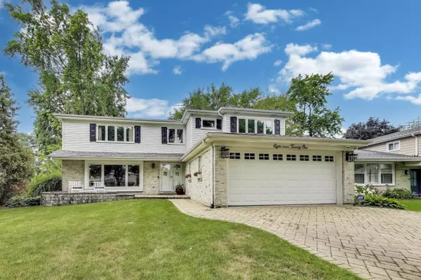 1821 E Boulder DR, Mount Prospect, IL 60056