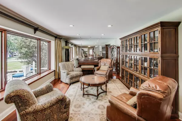 Mount Prospect, IL 60056,1821 E Boulder DR
