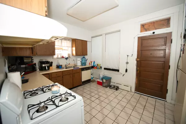 Chicago, IL 60641,5051 W Berenice AVE #1