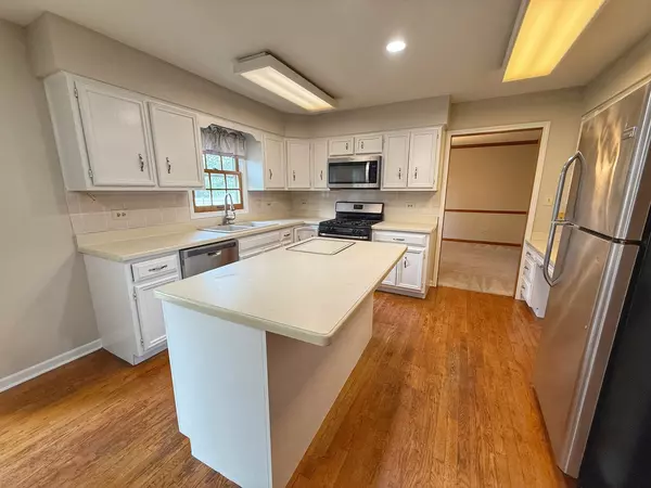 Naperville, IL 60565,2436 PUTNAM DR