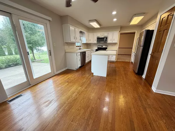 Naperville, IL 60565,2436 PUTNAM DR