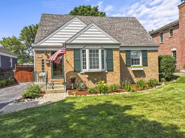 2140 Walnut CT, Glenview, IL 60025
