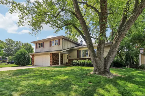9 Greenridge RD, Elgin, IL 60120