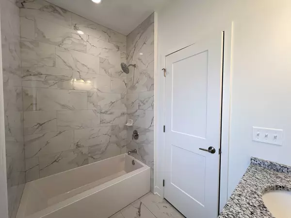 Chicago, IL 60616,226 W 24th ST #3