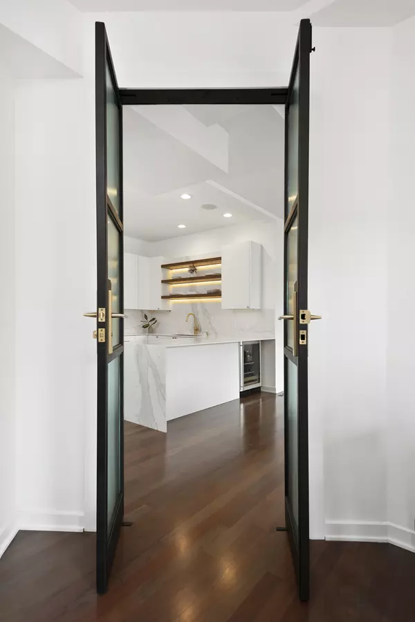 Chicago, IL 60642,808 N Greenview AVE #4C