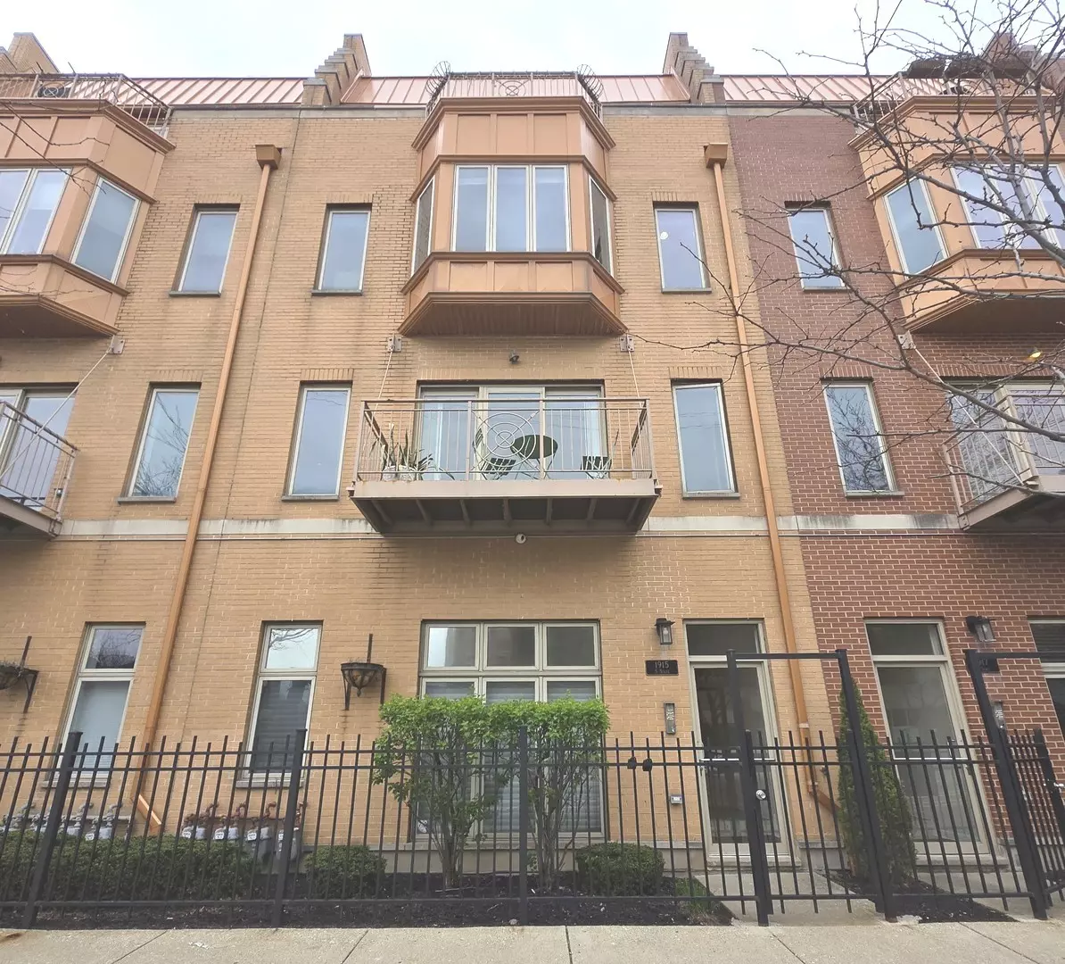 Chicago, IL 60616,1915 S State ST #3