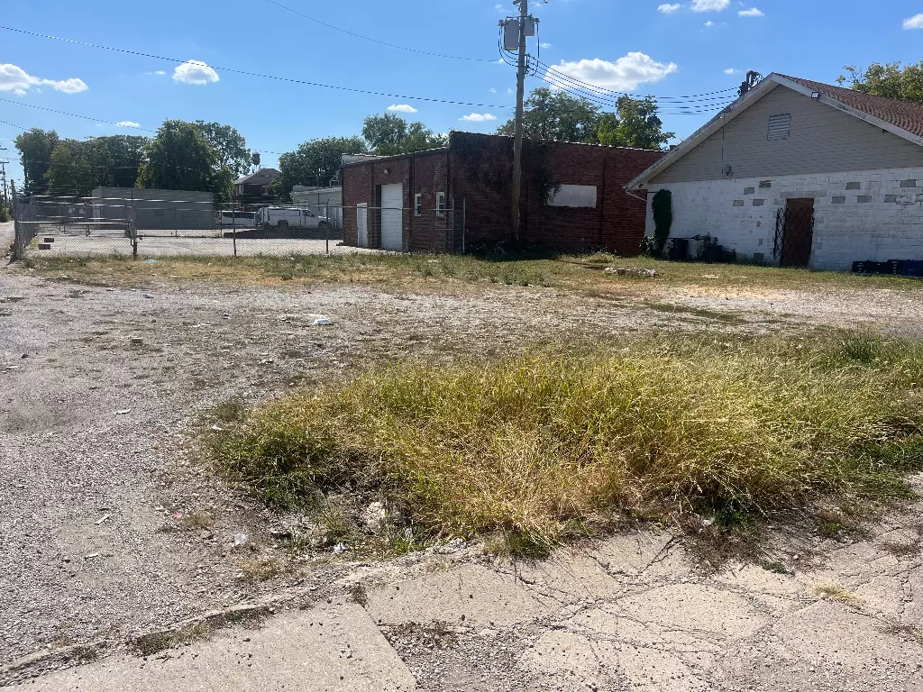 Decatur, IL 62521,141 E Packard ST