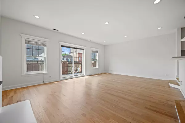 Chicago, IL 60642,1402 W GRAND AVE #2