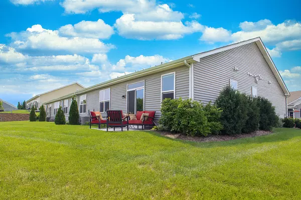 North Aurora, IL 60542,925 Darwin ST
