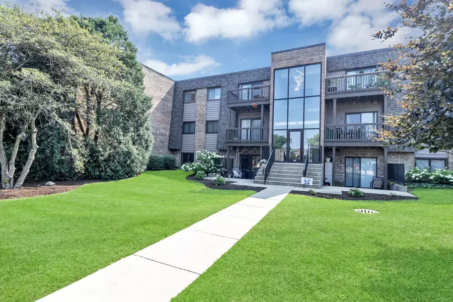 1444 Stonebridge CIR #H-10, Wheaton, IL 60189