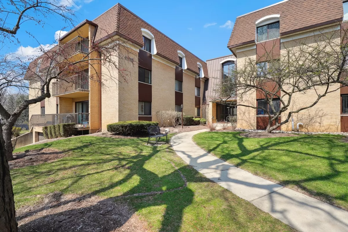 Naperville, IL 60563,1105 N Mill ST #215