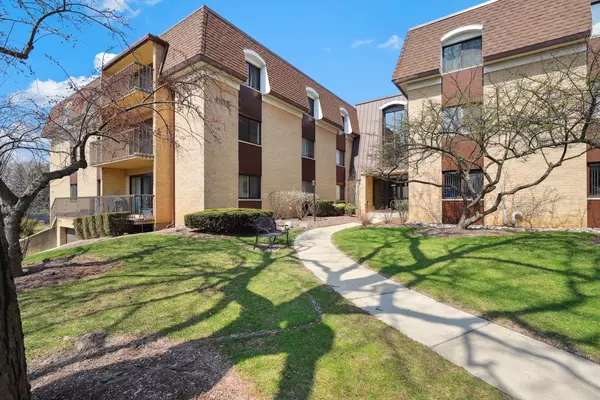 1105 N Mill ST #215, Naperville, IL 60563