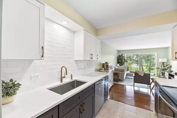 Highwood, IL 60040,500 Lake View AVE #2A