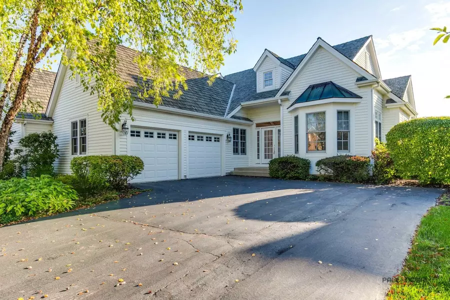 155 S Danbury CT, Lake Forest, IL 60045