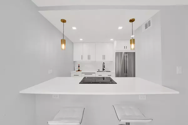 Chicago, IL 60610,1455 N Sandburg TER #2604