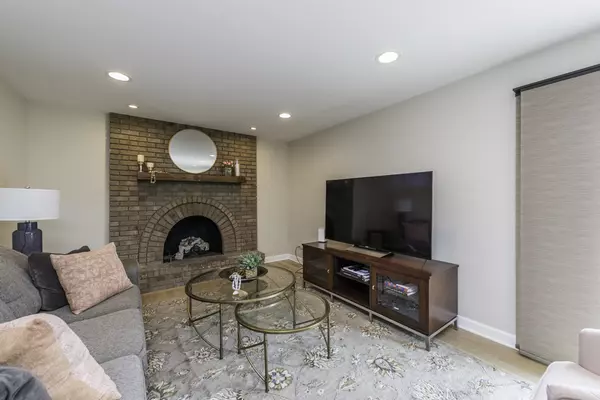 Libertyville, IL 60048,1138 Sussex LN