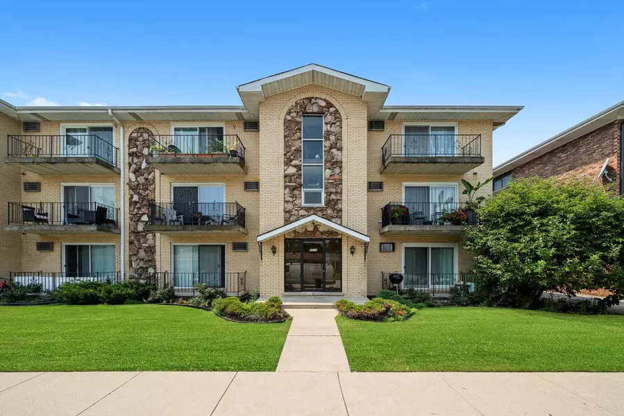 8830 Mobile AVE #101, Oak Lawn, IL 60453