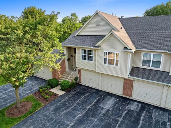 Bartlett, IL 60103,1636 Columbia CIR #2