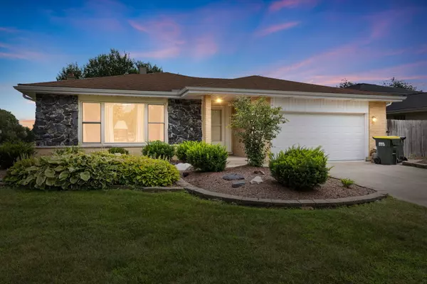 1409 S William ST, Westmont, IL 60559