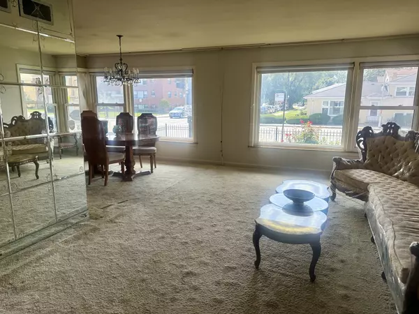 Chicago, IL 60659,2800 W Bryn Mawr AVE